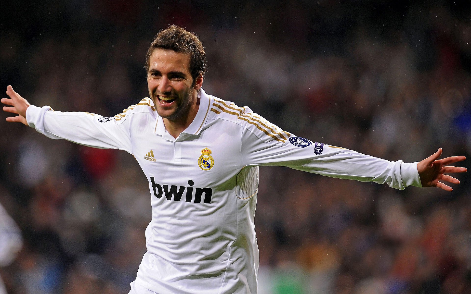 中超“津鲁大战”天津津门虎客场1比0小胜山东泰山 防守反击战术奏效